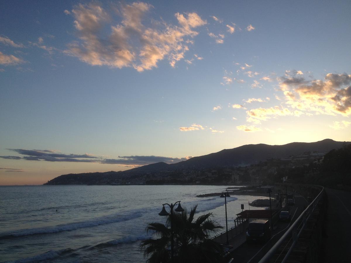 A 2 Passi Dal Mare Apartment Sanremo Luaran gambar